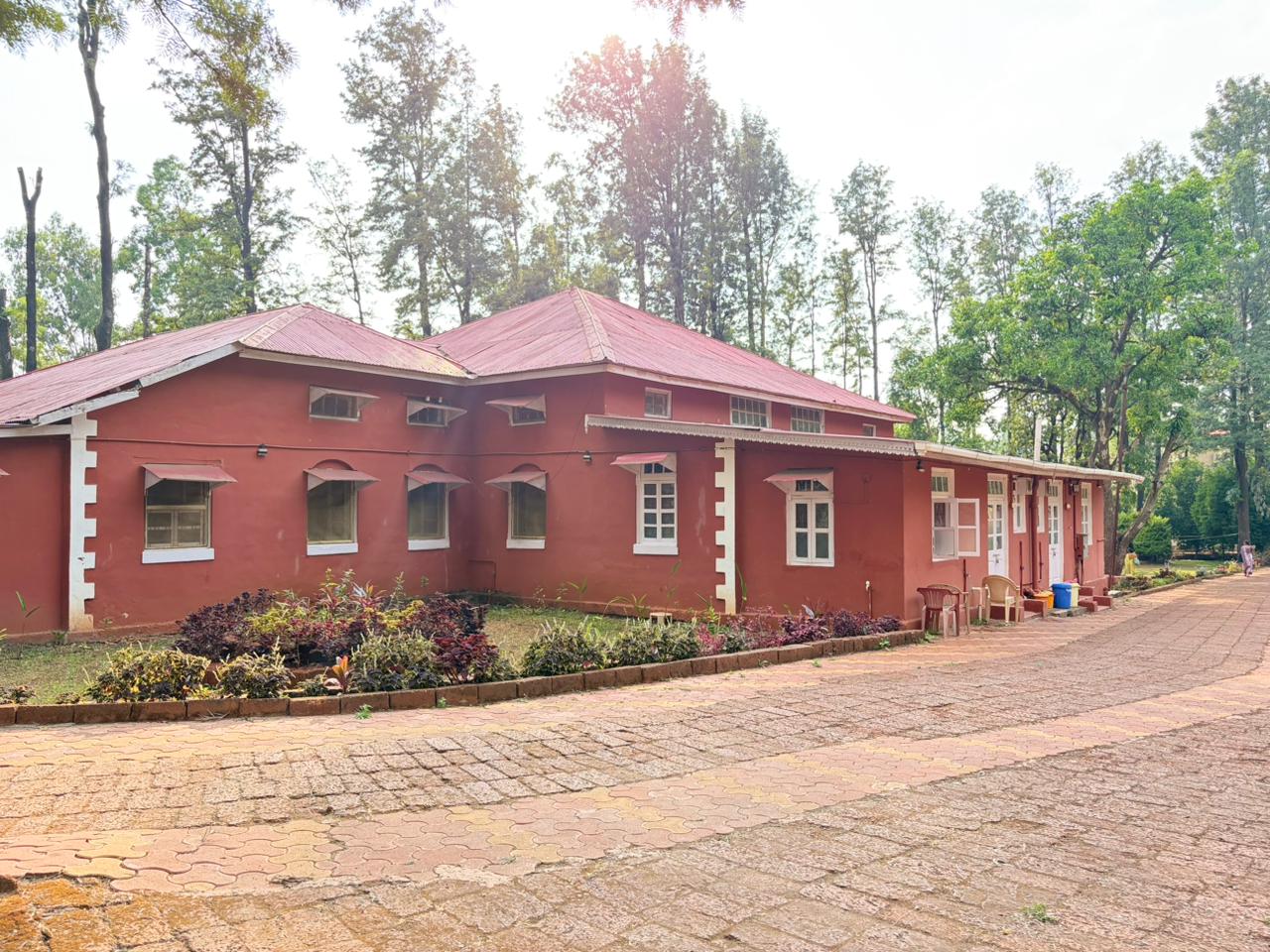 Colonial side wing of hotel
